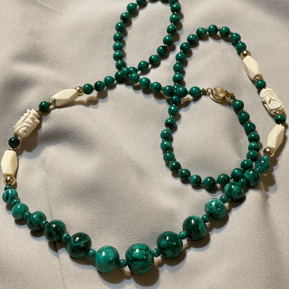 Vtg genuine malachite carved jade  gold necklace - Picture 9 of 12